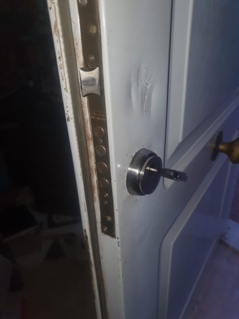 Apertura de puertas Casica del Madroño