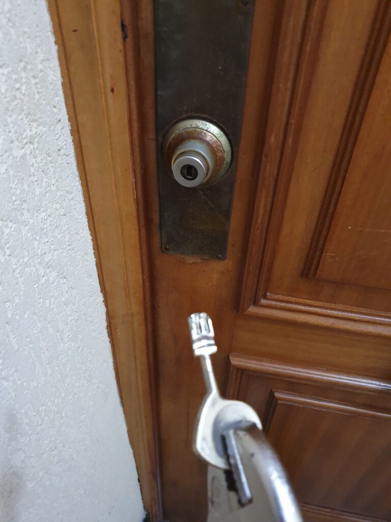 Apertura de puertas Cenizate