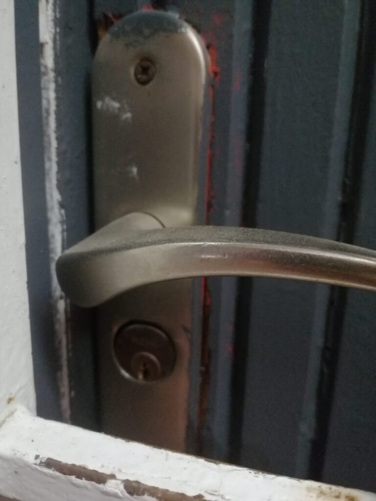 Apertura de puertas La Junquera