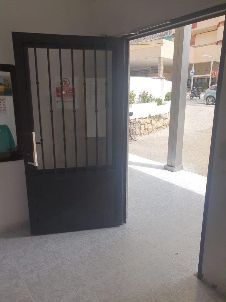 Apertura de puertas La Zarza