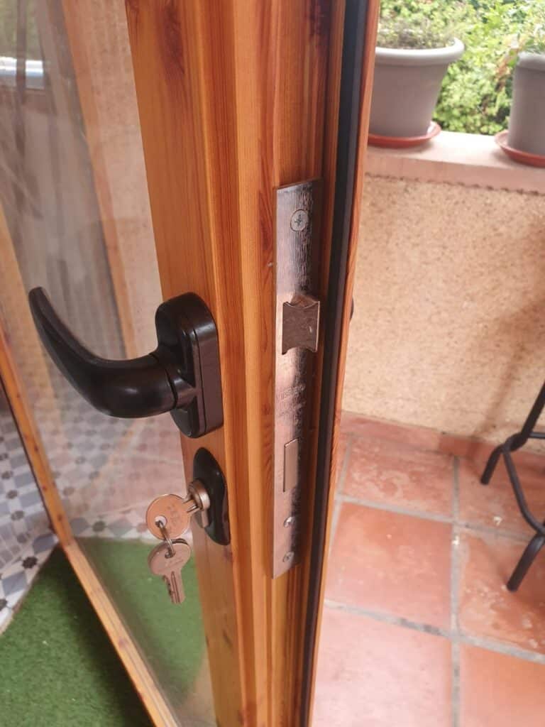 Apertura de puertas Vandelaras de Arriba